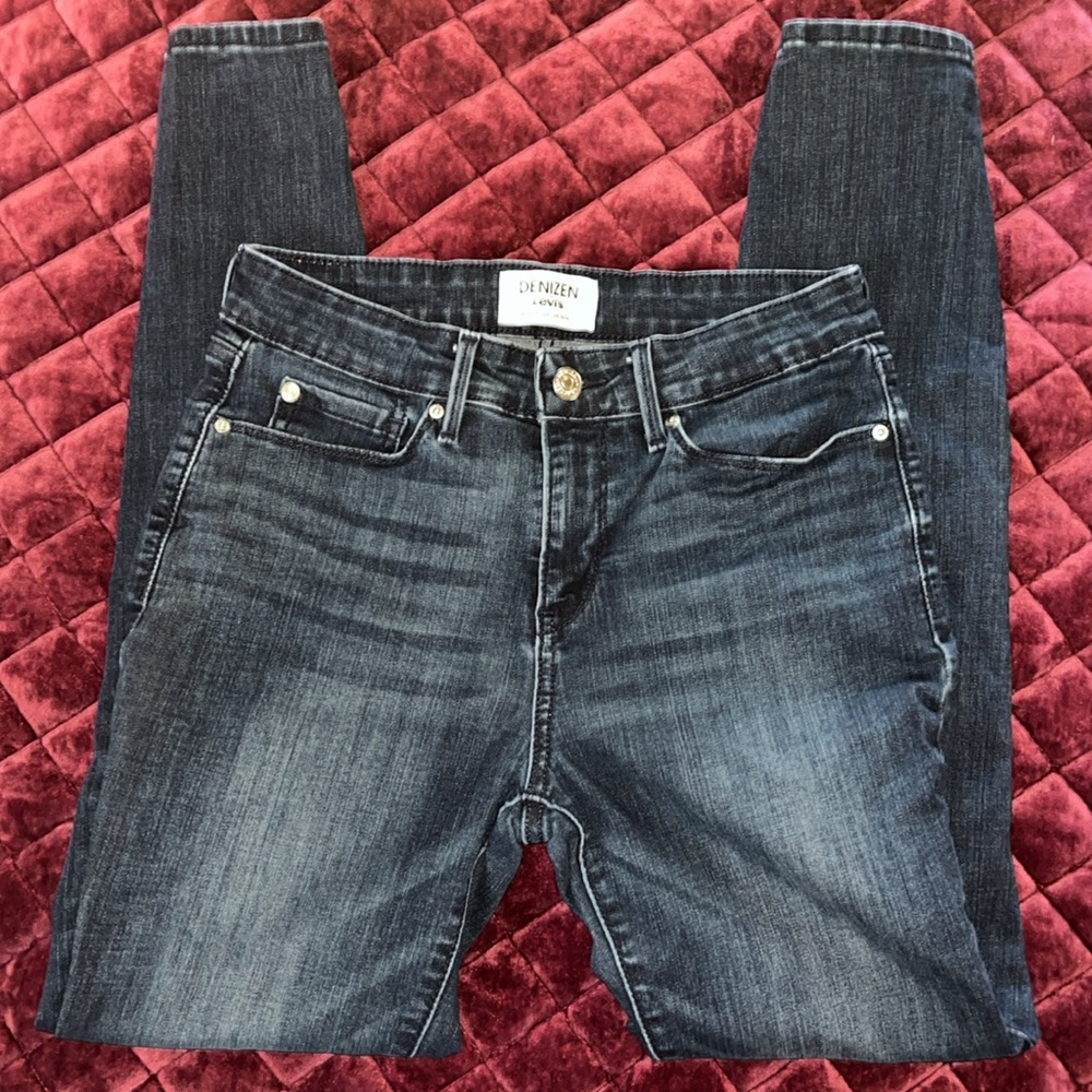 Levi’s Denizen Size 6M 28x30 Mid Rise Skinny Dark Wash Jeans